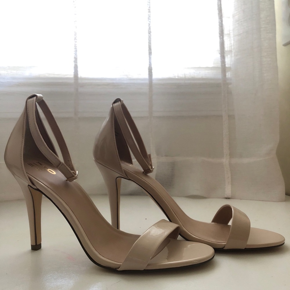NWOT Nude Patent Strappy Heels